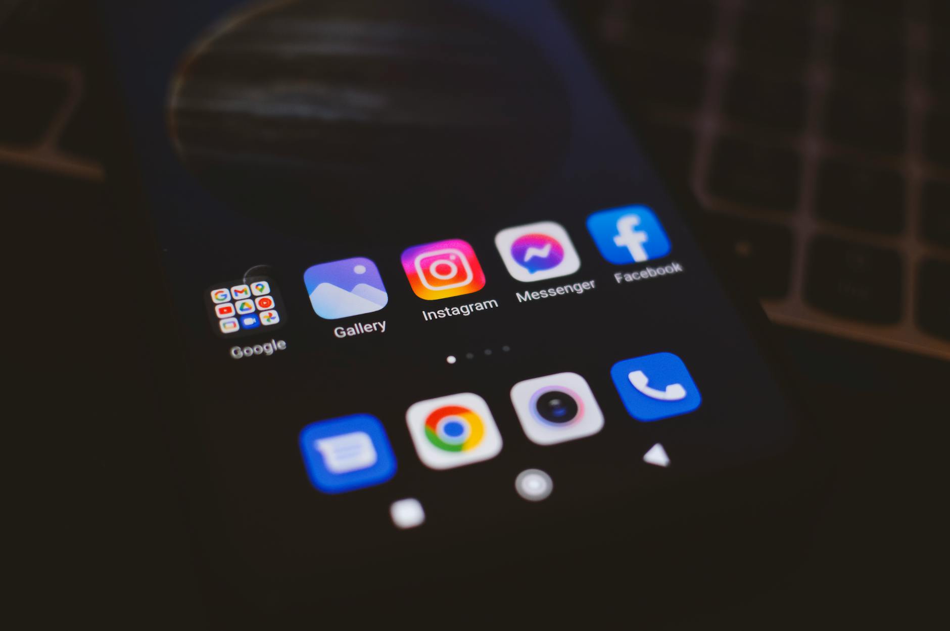 Paket konten bulanan Instagram yang menarik dan berkualitas untuk meningkatkan engagement dan visibilitas akun bisnis Anda di media sosial
