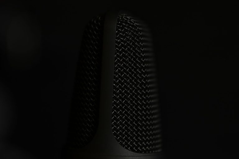 Layanan jasa voice over dan dubbing video profesional untuk memenuhi kebutuhan proyek multimedia Anda