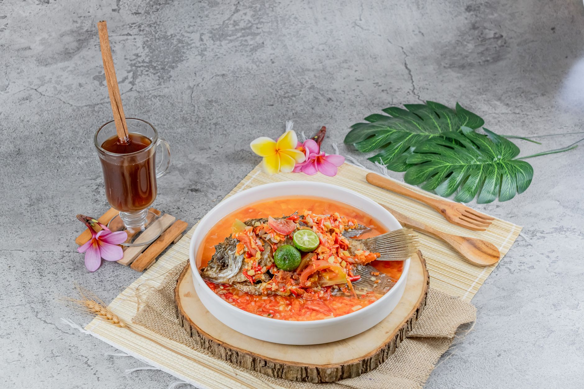 Foto produk katalog dengan kualitas tinggi dan pencahayaan yang sempurna untuk meningkatkan penjualan dan mempercantik tampilan bisnis Anda
